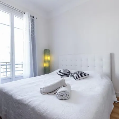 Central Flat With Beautiful View And Balcony Nice