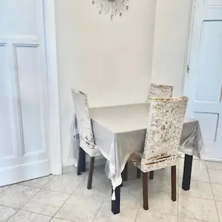 Apartment Central Flat With Beautiful View And Balcony *