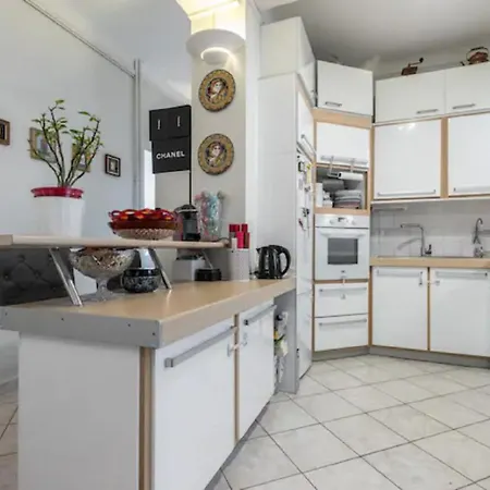 Central Flat With Beautiful View And Balcony Lejlighed