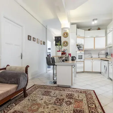 Central Flat With Beautiful View And Balcony Lejlighed