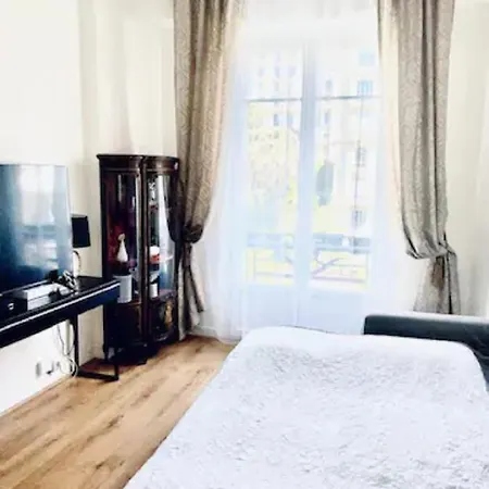 Central Flat With Beautiful View And Balcony * Nice