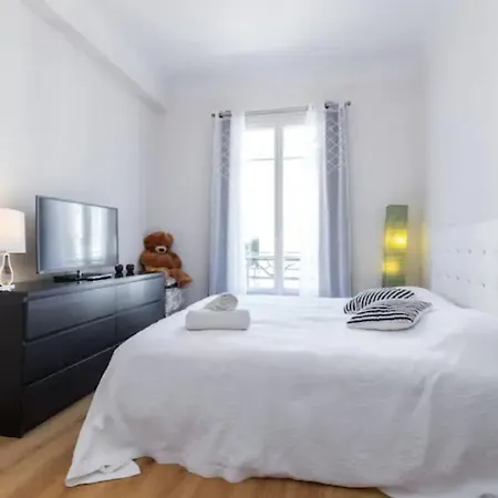 Central Flat With Beautiful View And Balcony *